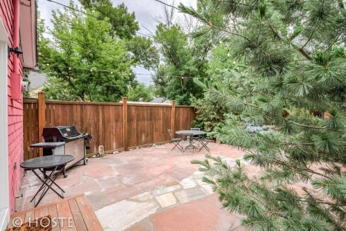 *h New!* Pink Perfect Cottage Near Downtown