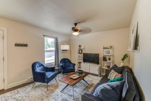 Exceptionally Located Charming Traveler`s Apartment