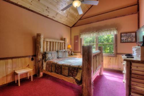 Majestic Waters #575 - Five Bedroom Cabin