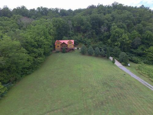 Mystical Creek Pool Lodge #600 - Six Bedroom Cabin