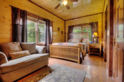Mystical Creek Pool Lodge #600 - Six Bedroom Cabin