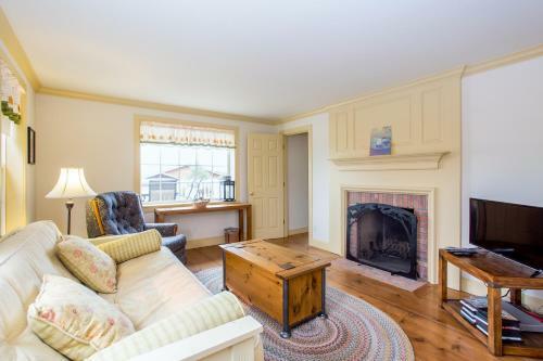 789 Alexander St Home
