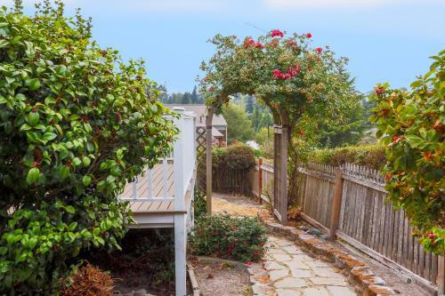 789 Alexander St Home