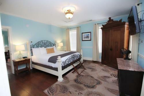 The Dahlonega Square Hotel