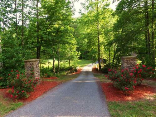 Two Sisters Mountain Escape Home