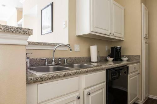 Apartamento Hip 1br | Balcony + Parking | Dining + Shopping