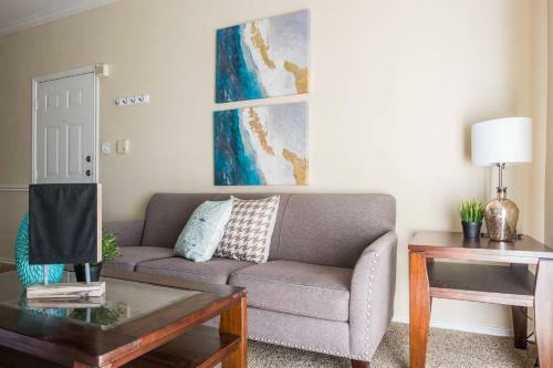 Apartamento Hip 1br | Balcony + Parking | Dining + Shopping