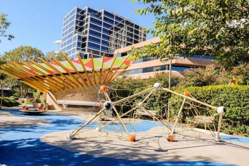 Apartamento Inviting @ Uptown + Shopping + Balcony 2br