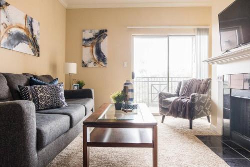 Apartamento Inviting @ Uptown + Shopping + Balcony 2br