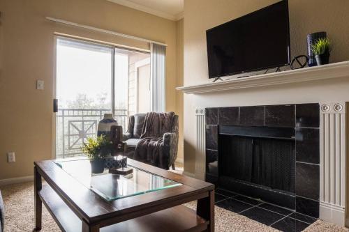 Apartamento Inviting @ Uptown + Shopping + Balcony 2br