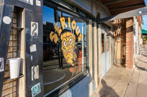 Apartamento Inviting @ Uptown + Shopping + Balcony 2br