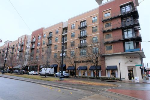 Apartamento Chic Central Uptown Loft 1br @ Shopping + Dining