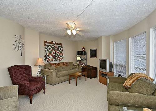 Round To It Three-bedroom Chalet