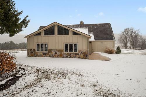 Peace In The Valley Three-bedroom Chalet