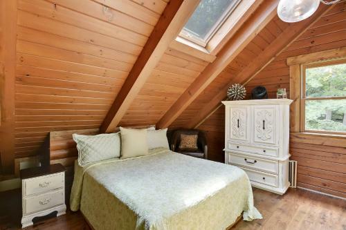 Mountain Glory Four-bedroom Chalet