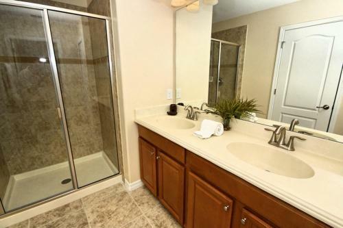 Villa 5 Bed Home At The Shire 1006