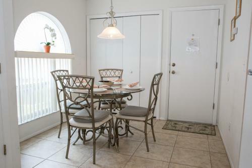 Sarah's Hampton Lakes Villa - Three Bedroom Home
