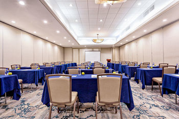 Howard Johnson Plaza Hotel - Miami Airport