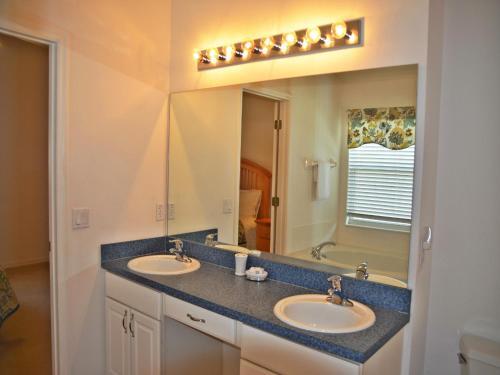 Villa Kensington Drive Unit 24