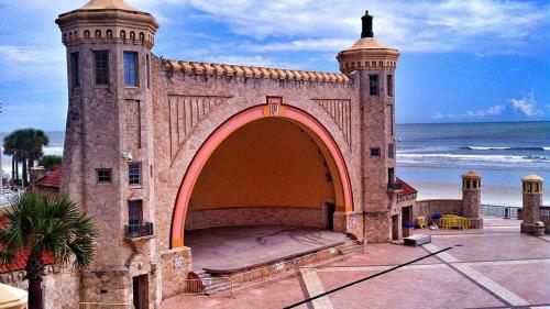 Ocean Walk Resort 1807 - 1 Br