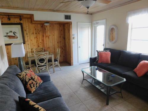Apartamento The Grove Beach Condominiums