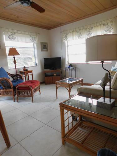 Apartamento The Grove Beach Condominiums