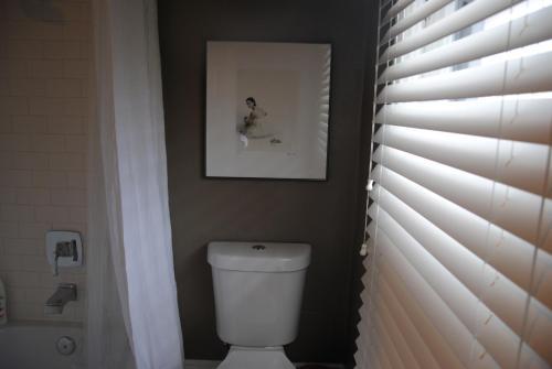 Bed & Breakfast Off Broadway B & B