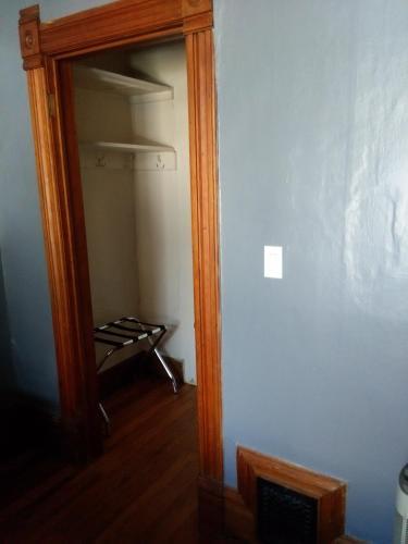 Bed & Breakfast Off Broadway B & B