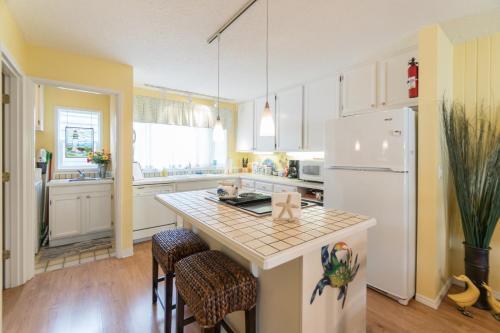 Admiral Condominium 1