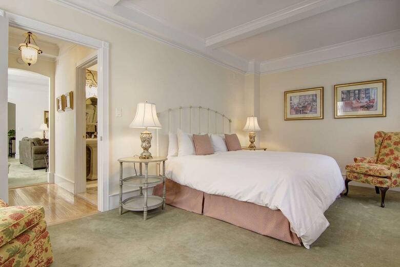 Hotel Roger Smith