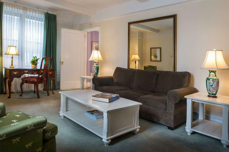 Hotel Roger Smith