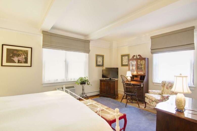 Hotel Roger Smith