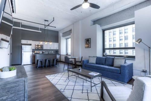 Huge Apartment, Sleeps 6, Downtown Detroit