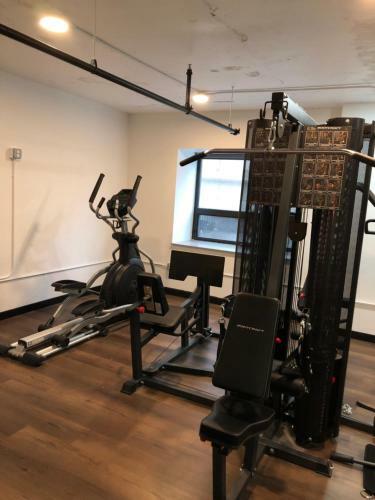 Huge Apartment, Sleeps 6, Downtown Detroit