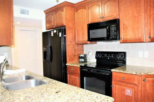 950 Broadway Two-bedroom Apartment