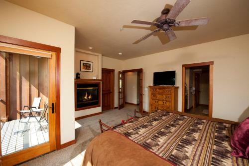 Elkpoint - Unit 13 Townhouse