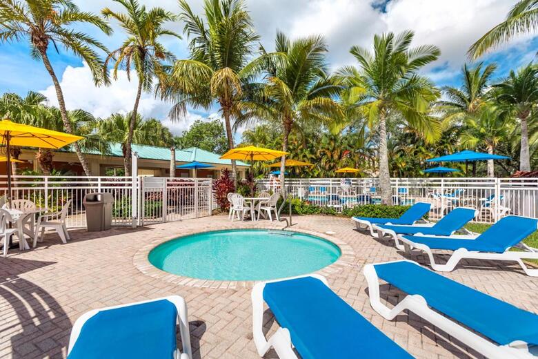 Hotel Vacation Village At Bonaventure