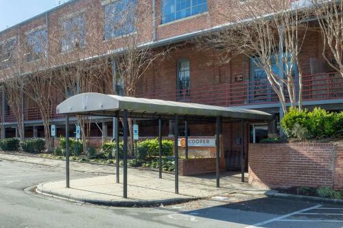 Apartamento Trifecta ? 2br ? Free Parking ? Modern ? Superhost