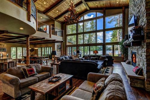 Whispering Pines Lodge: 9 Bedroom