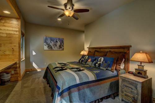 Whispering Pines Lodge: 9 Bedroom