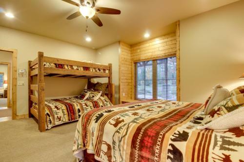 Whispering Pines Lodge: 11 Bedroom