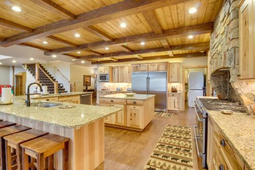 Whispering Pines Lodge: 11 Bedroom