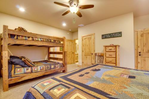 Whispering Pines Lodge: 11 Bedroom