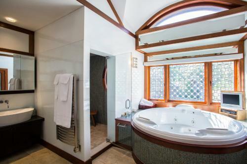 East Hampton Art House Bed And Breakfast