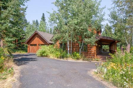 Knotty By Nature - Saw150 Chalet