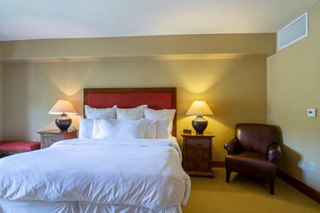 Lodge King Hotel Room 308