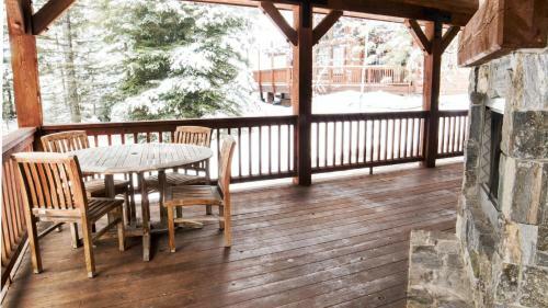 Whispering Pines - Saw51 Chalet