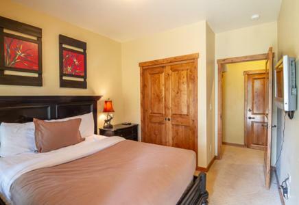 Golden Bar Court Townhouse 33
