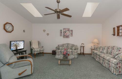 318p - Paradise Lane Home