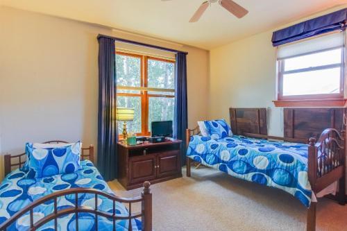 Edwards Riverside Retreat